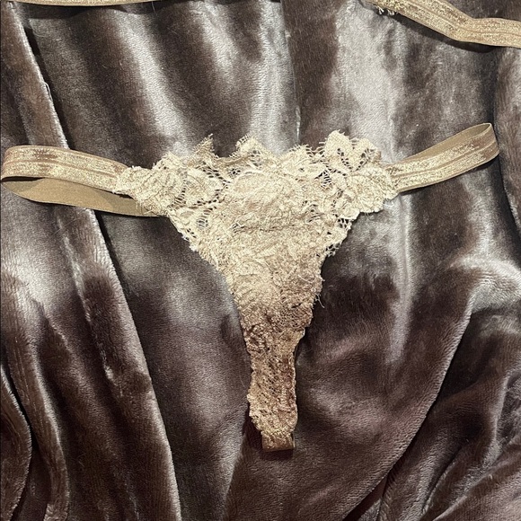 One of a kind lingerie - Picture 3 of 4